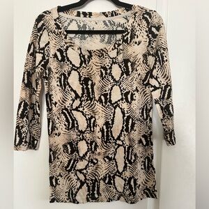Nicole Miller Black and Cream Snake Print 3/4 Sleeve Top.  Size M